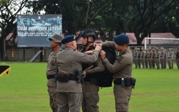 Personel Sat Brimob Polda Kalsel mengikuti pembukaan latihan kemampuan pelopor tahun 2026 di Banjarbaru