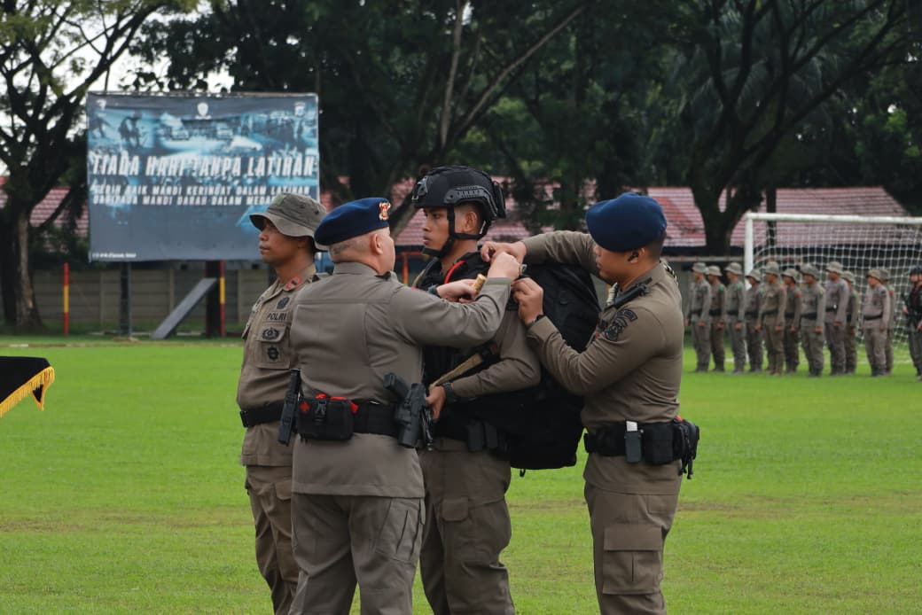 Personel Sat Brimob Polda Kalsel mengikuti pembukaan latihan kemampuan pelopor tahun 2026 di Banjarbaru