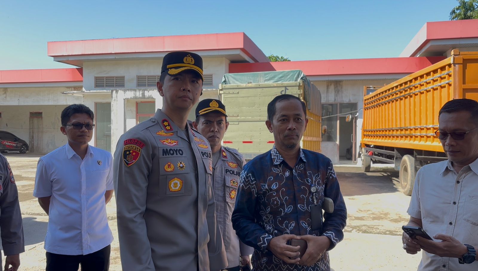 Kapolres Tabalong bersama jajaran meninjau SPBU Maburai terkait antrean solar subsidi di Kabupaten Tabalong.