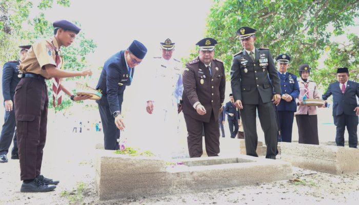 Bupati Andi Rudi Latif Ziarah ke Makam Pahlawan, Hormati Jasa Pejuang ALRI Divisi IV Kalimantan