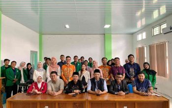 Gus Faishal berbicara di hadapan pengelola ITSNU Kalimantan dalam kunjungan evaluasi dan beasiswa Baznas.