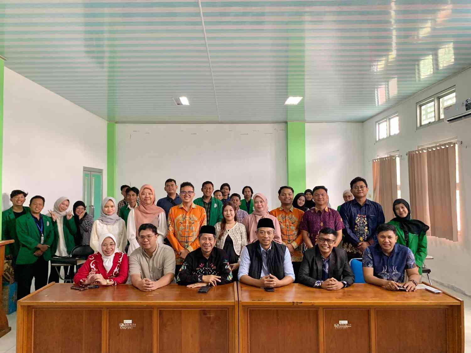Gus Faishal berbicara di hadapan pengelola ITSNU Kalimantan dalam kunjungan evaluasi dan beasiswa Baznas.