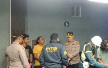 Tes urine dadakan di tempat hiburan Kotabaru, petugas memeriksa pengunjung, suasana razia narkoba malam