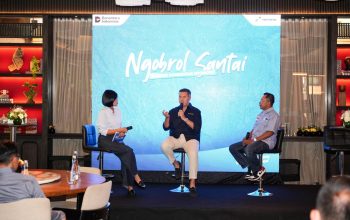Peserta komunitas otomotif berdiskusi dalam acara Pertamina Patra Niaga.