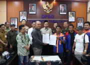 Rapat di Ruang Pimpinan DPRD Tabalong dihadiri manajemen PT BBP dan perwakilan karyawan.