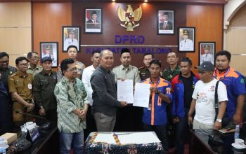 Rapat di Ruang Pimpinan DPRD Tabalong dihadiri manajemen PT BBP dan perwakilan karyawan.
