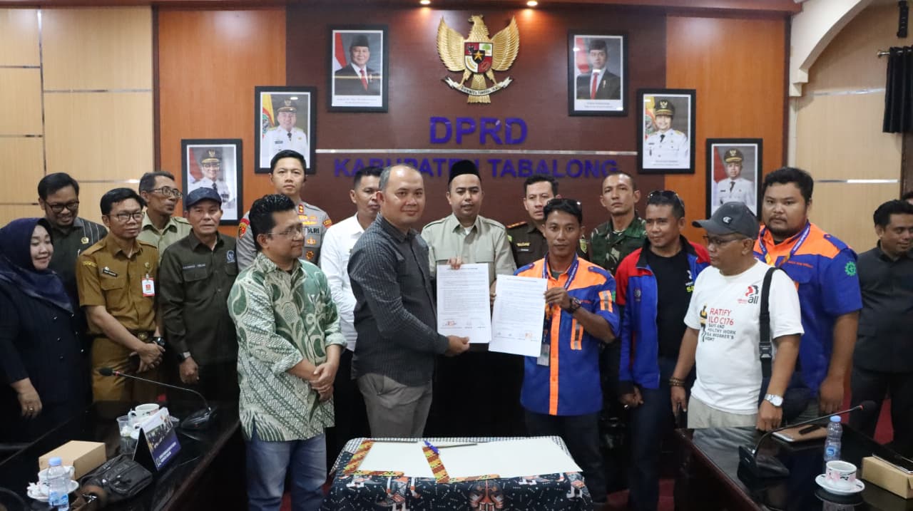 Rapat di Ruang Pimpinan DPRD Tabalong dihadiri manajemen PT BBP dan perwakilan karyawan.