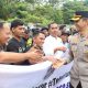 Sopir Truk Tabalong Demo Tuntut Solar Subsidi