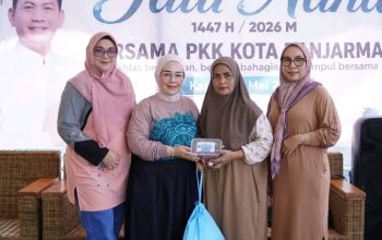 Ketua TP PKK Banjarmasin Salurkan Daging Kurban ke Keluarga Anak Stunting