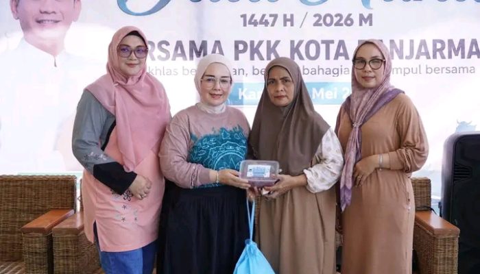 Ketua TP PKK Banjarmasin Salurkan Daging Kurban ke Keluarga Anak Stunting