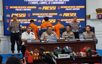 Ket Foto : Kapolres Kapuas AKBP Gede Eka Yudharma beserta jajaran saat menggelar press release pengungkapan kasus Curat, Sabtu (30/5/2026) di aula Mapolres.