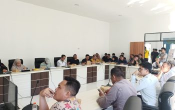 Rapat klarifikasi solar subsidi dihadiri sejumlah pihak di Aula DKPP Tanah Laut