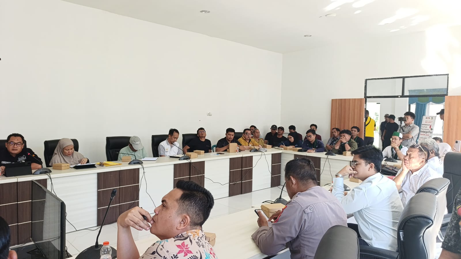 Rapat klarifikasi solar subsidi dihadiri sejumlah pihak di Aula DKPP Tanah Laut