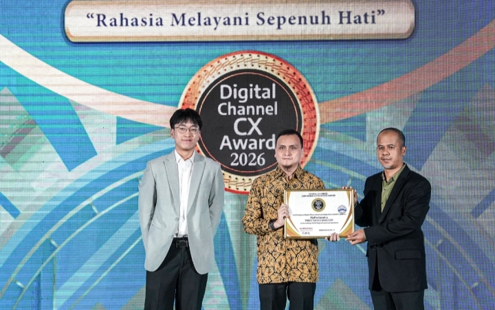 Penyerahan penghargaan DIGICCXA 2026 kepada Pertamina Patra Niaga atas aplikasi MyPertamina kategori Best Public Service Mobile Apps