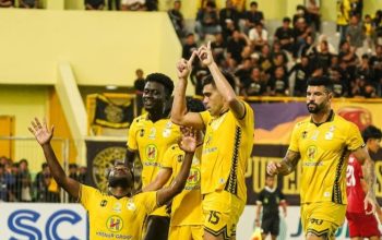 Pemain Barito Putera merayakan gol ke gawang Persipal dalam pertandingan Liga 2 di Banjarmasin