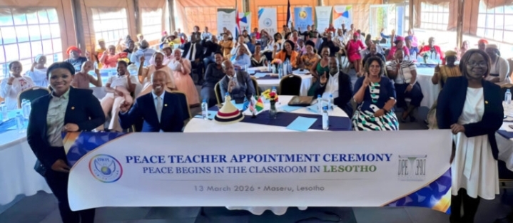 Peserta wisuda guru pendidikan perdamaian HWPL di Maseru, Lesotho, dalam acara pelatihan dan penguatan pendidikan damai.