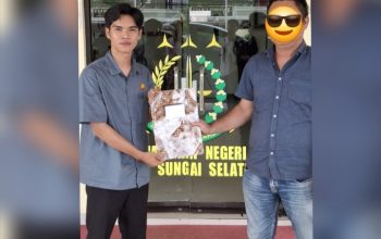 Kuasa hukum menyerahkan berkas perkara kasus pembunuhan Loksado di Pengadilan Negeri Kandangan