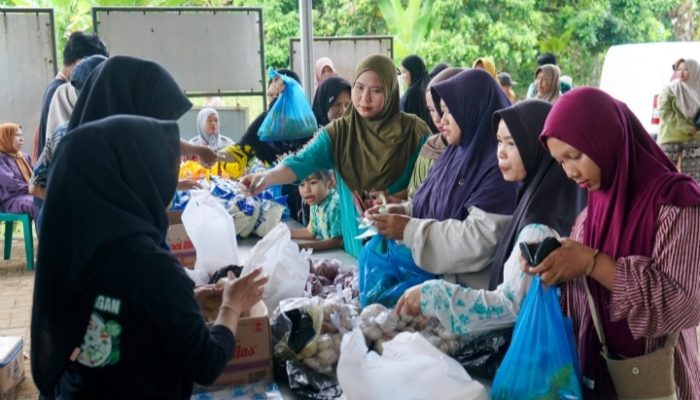 Pasar Murah Disperindag Balangan Diserbu Warga, Minyak dan Gula Ludes