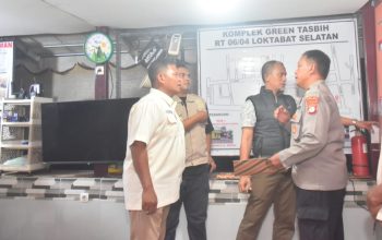 Tim Polda Kalsel melakukan penilaian Satkamling di pos keamanan lingkungan Komplek Green Tasbih, Banjarbaru.