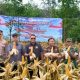 Polres Tabalong Ikut Panen Raya Jagung Serentak, Hasil Panen Disalurkan ke Bulog
