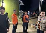 Tim SAR gabungan dan relawan berkumpul di lokasi pencarian marbot masjid yang diduga tenggelam di Sungai Desa Pemangkih, Hulu Sungai Tengah.