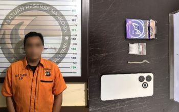 Residivis narkoba diamankan Satresnarkoba Polres HSU bersama barang bukti sabu lebih dari 5 gram, kotak rokok, dan telepon genggam di Amuntai Tengah.