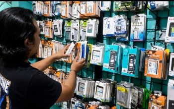 Rupiah Melemah, Harga Sparepart Handphone di Majalengka Naik Drastis
