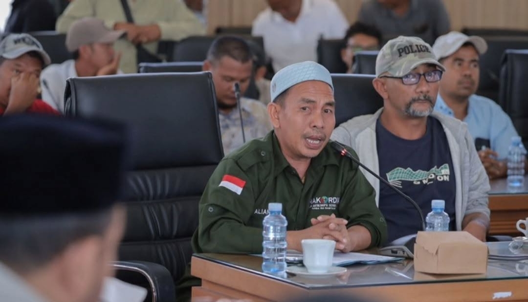 Sopir angkutan dan perwakilan masyarakat menyampaikan aspirasi dalam RDP DPRD Kalsel terkait distribusi BBM subsidi.