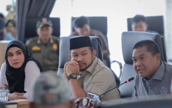 Wakil Ketua DPRD Kalsel H. Kartoyo berbicara dalam RDP pembentukan pansus mafia BBM subsidi.