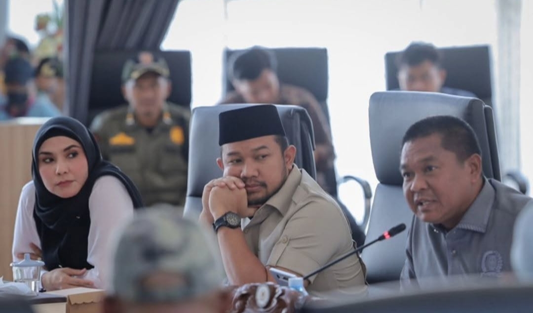 Wakil Ketua DPRD Kalsel H. Kartoyo berbicara dalam RDP pembentukan pansus mafia BBM subsidi.