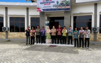 Foto bersama BPN Kotabaru, Kemenag, dan KUA usai rapat koordinasi sertifikasi tanah wakaf.