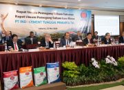 Jajaran direksi dan komisaris Indocement berfoto bersama usai RUPS.