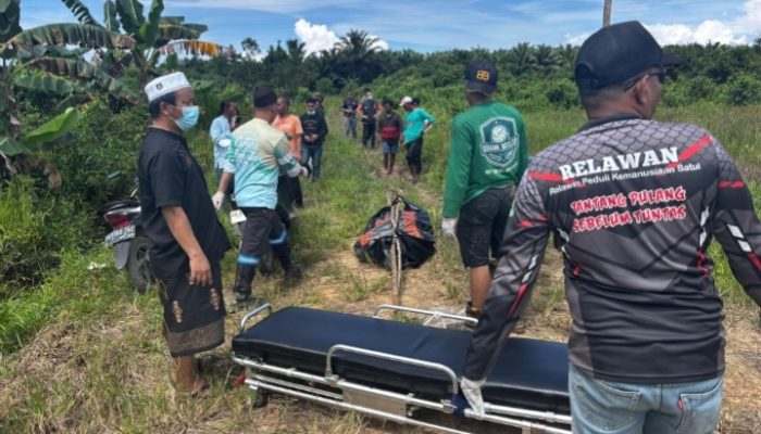 RPKS Bantu Evakuasi Mayat di Kebun Pisang Satui