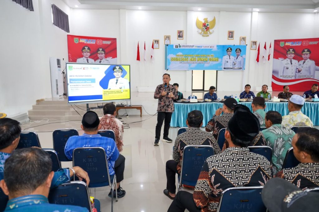 Suasana Sosialisasi Aksi Rumah Damai Pemerintah Kabupaten Tanah Bumbu yang diikuti perangkat desa dan tokoh masyarakat di Batulicin.