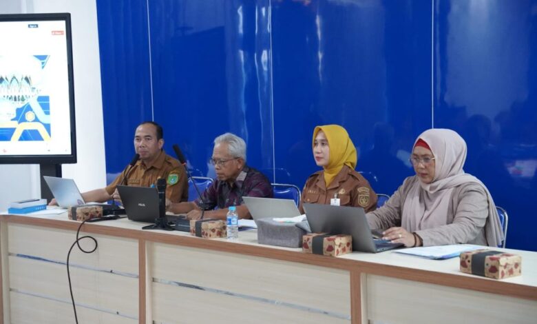 Suasana ekspose penyusunan Peta Jalan Pembangunan Kependudukan (PJPK) Tanah Bumbu 2025–2029 di Aula DP3AP2KB Batulicin.