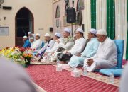 Jemaah menghadiri pembacaan manaqib dan doa haul Syekh Muhammad Samman al-Madani di Masjid Syuhada, Lampihong Kiri, Balangan.