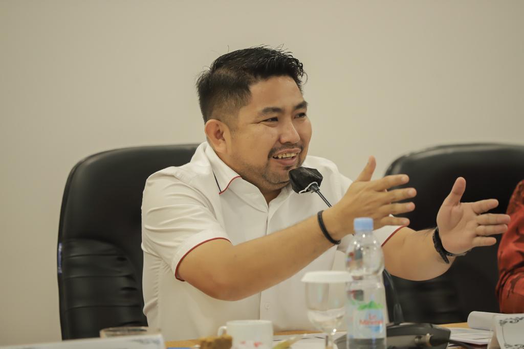 anggota dprd kalsel syaripuddin bang dhin bahas pendidikan hardiknas 2026