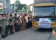Tangis Haru Iringi Pelepasan 214 Jemaah Haji Balangan ke Tanah Suci