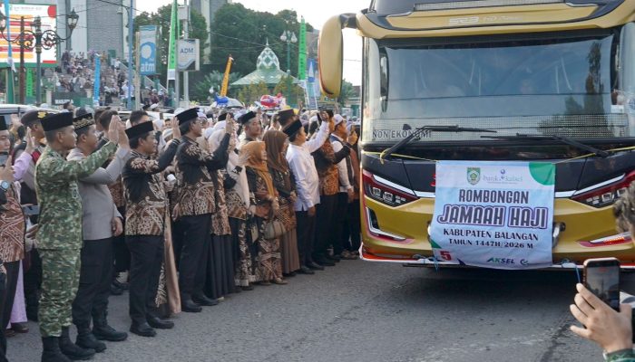 Tangis Haru Iringi Pelepasan 214 Jemaah Haji Balangan ke Tanah Suci