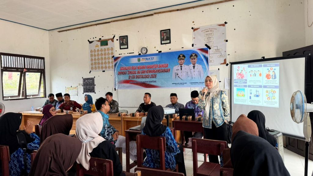 Suasana pelajar mengikuti sosialisasi bela negara dan literasi digital yang digelar Pemkab Tanah Bumbu di Kecamatan Mantewe.