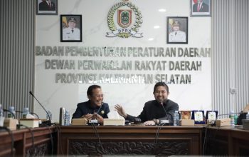M. Syaripuddin berbicara di depan awak media soal pengawasan BBM subsidi.