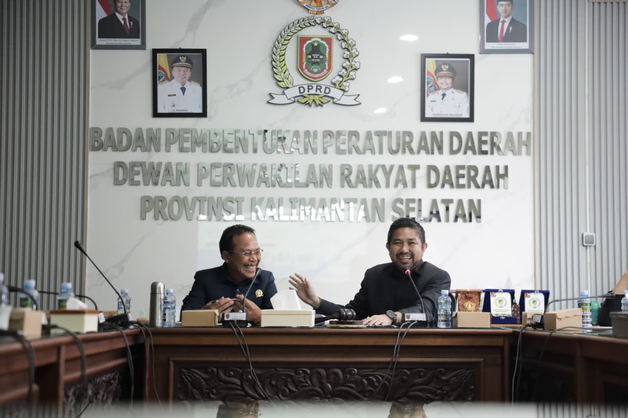 M. Syaripuddin berbicara di depan awak media soal pengawasan BBM subsidi.