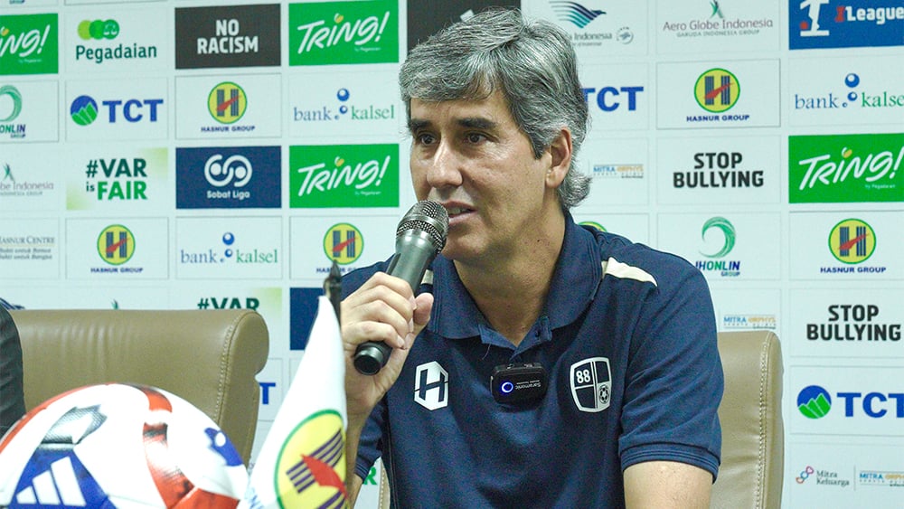 Pelatih Barito Putera Stefano Cugurra berbicara dalam konferensi pers jelang pertandingan Liga 2 melawan Persipal FC