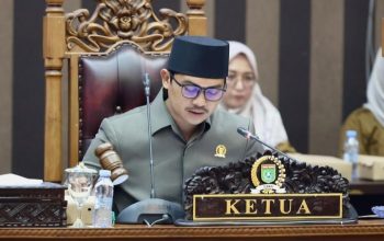 Ketua DPRD Tanah Bumbu Andrean Atma Maulani pimpin rapat paripurna