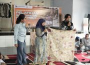 Pelatihan sasirangan eco print PT BIB di Sumber Makmur.