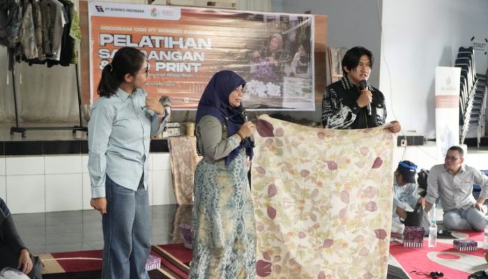 PT Borneo Indobara Latih 30 Warga Sumber Makmur Membuat Sasirangan dan Eco Print