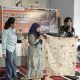 PT Borneo Indobara Latih 30 Warga Sumber Makmur Membuat Sasirangan dan Eco Print
