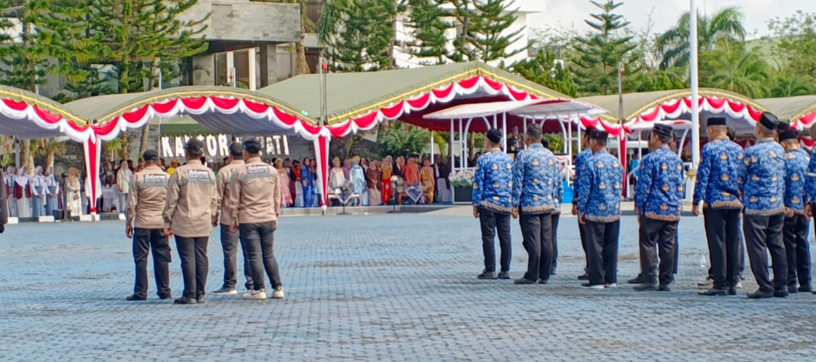 Relawan RPKS berseragam mengikuti apel Hari Lahir Pancasila