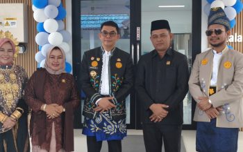 Foto bersama usai peresmian gedung dialisis Tanah Bumbu