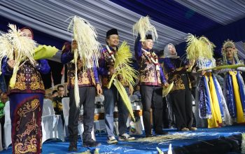 Wagub Kalsel Hasnuryadi Sulaiman dan Bupati Kotabaru Muhammad Rusli di HUT ke-76 Kotabaru